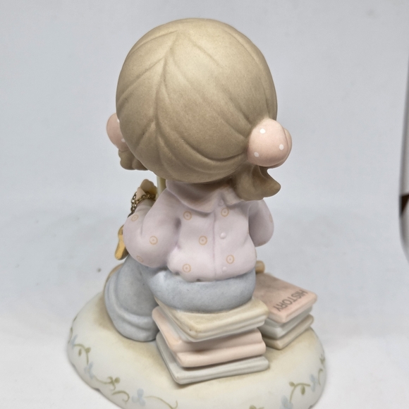 Precious Moments Growing in Grace Age 14 Figurine - Picture 2 of 5